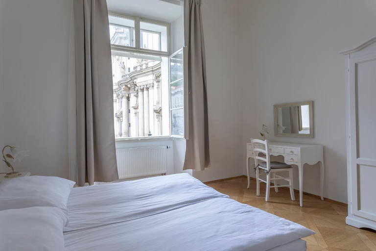 Bedroom 2, Three Golden Crowns Apartments, Praha 1