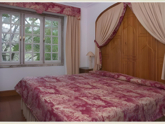 Bedroom 2, Lawrences Hotel, Sintra