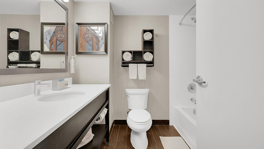 Bathroom 4, Hampton Inn & Suites by Hilton Toronto Markham, York