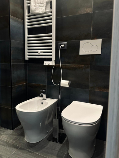 Shower 4, Real Rooms, La Spezia
