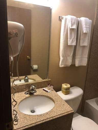 Bathroom 4, Riverton Inn & Suites Riverton, Fremont