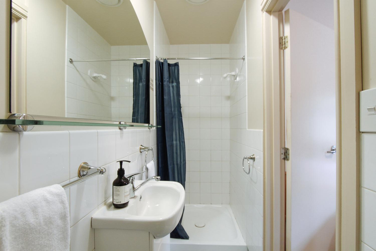 Bathroom 3, The Grand Hotel & Bar, Christchurch