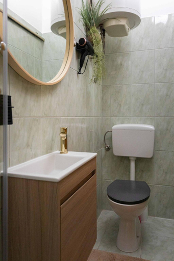 Bathroom 2, That Center Place, Zagreb