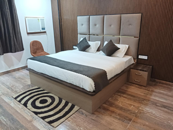 Bedroom 3, R J Hotel, Hamirpur