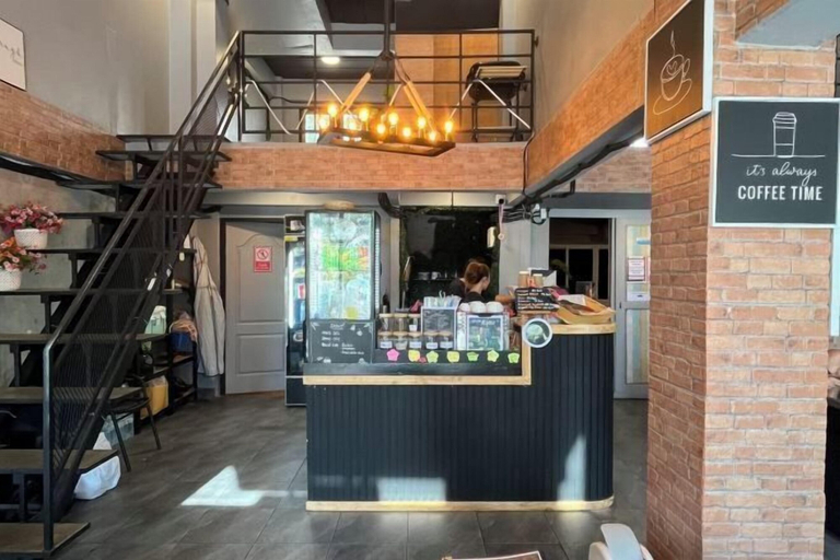 Interior 3, Friends Station Hostel & Cafe, Pattaya