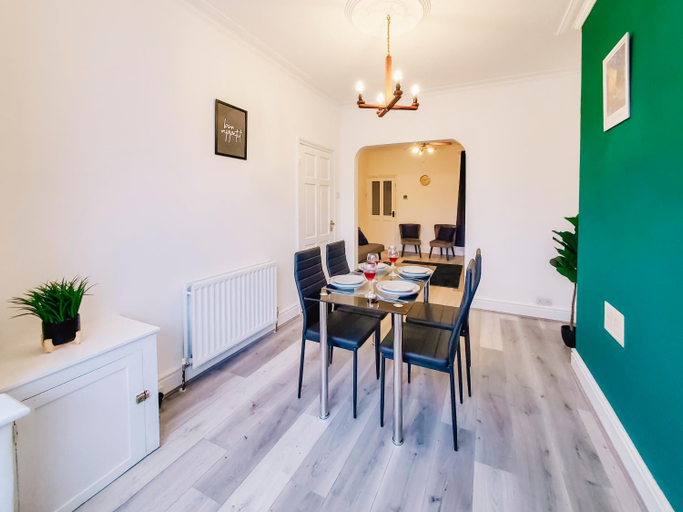 Others 3, ✪Cosy Home✪ Near NEC, BHX, Bullring & Solihull, Birmingham