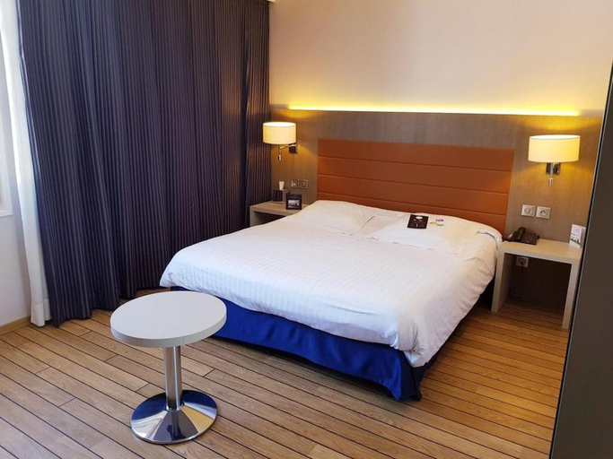 Bedroom 2, Logis Hotel & Restaurant - Les Tuileries, Moselle
