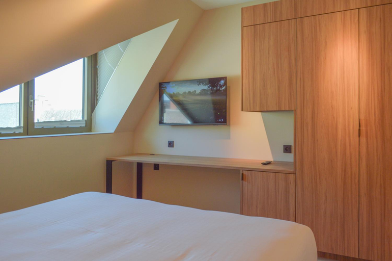 Others 4, Hotel de Zalm, Antwerpen