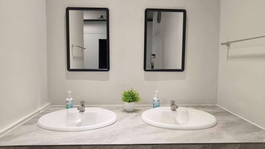 Bathroom 3, Warisan Homestay 18pax Kota Kinabalu, Kota Kinabalu