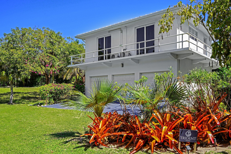 Exterior & Views 2, Trident Estate 6 Bedroom Estate