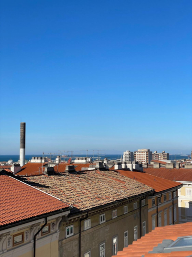 Others 3, Piccola camera in appartamento condiviso con terrazza vista mare, shared flat, Trieste