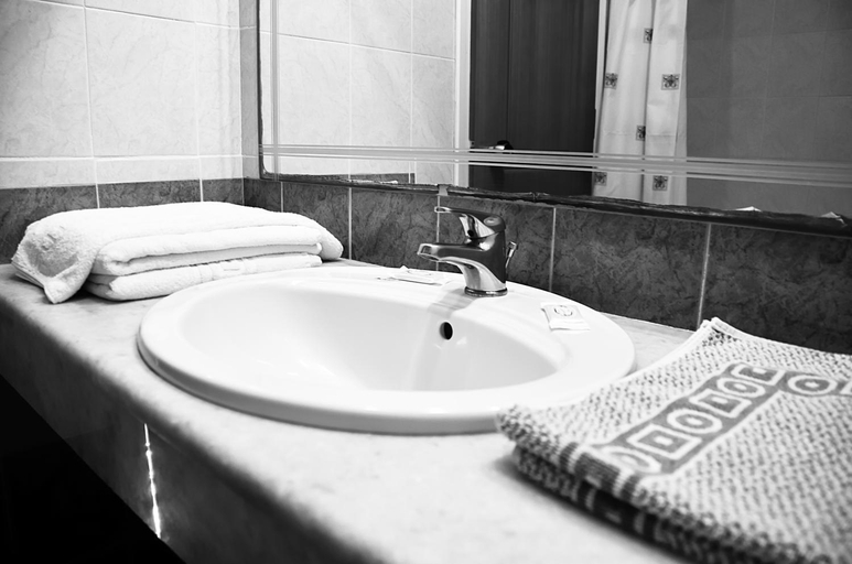 Bathroom 3, Meridien Beach Hotel, Ionian Islands