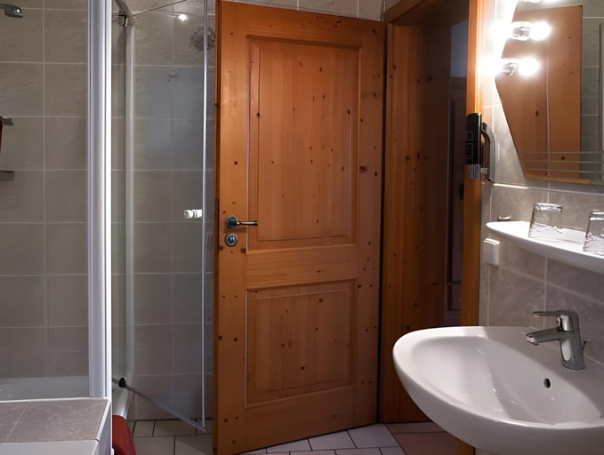 Bathroom 3, Hotel Spinnerhof, Ortenaukreis