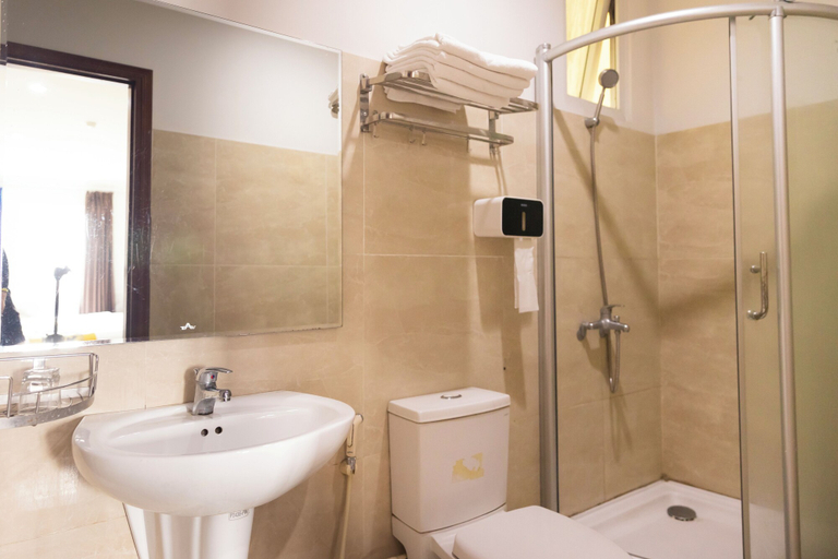Bathroom 5, Atana Airport Hotel, District 12