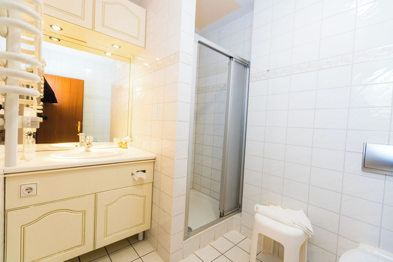 Bathroom 5, Hotel Erbprinz, Ludwigslust-Parchim