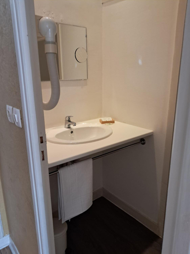 Bathroom 3, Hotel Le Normandy, Tarn-et-Garonne