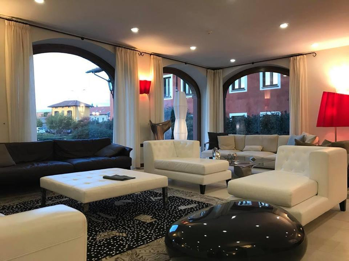 Public Area 4, Relais Santo Stefano, Biella