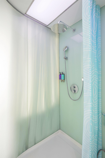 Bathroom 5, Tru by Hilton Da Nang City Centre, Da Nang