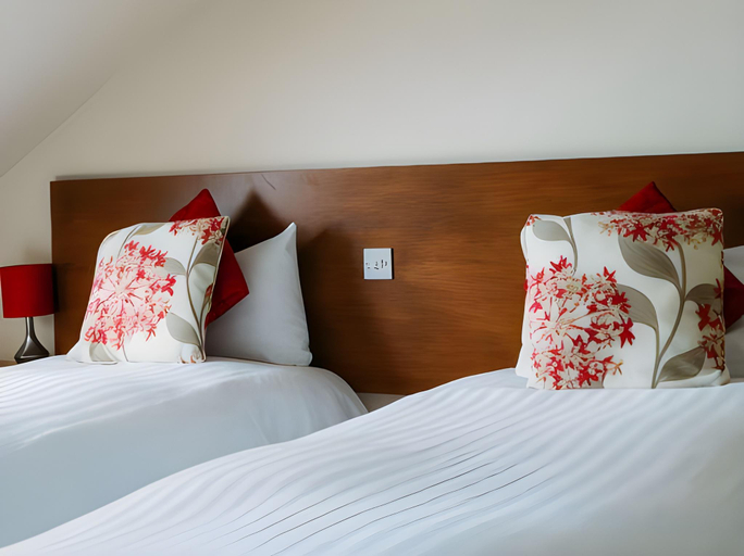 Bedroom 2, Draycote Hotel & Whitefields Golf Course and Club, Warwickshire