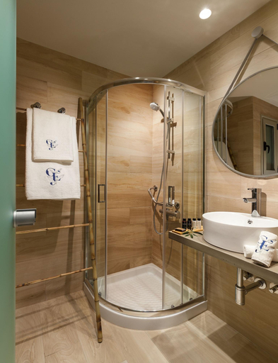 Bathroom, Gea Elaia, Peloponnese