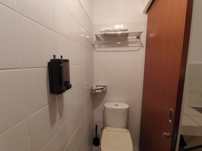 Bathroom, Golden Knight Suites | Ecohome Apartment, Tangerang