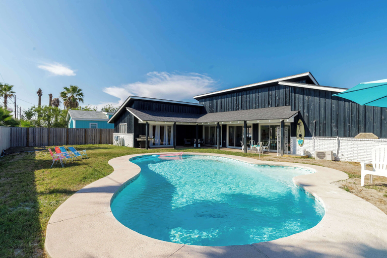 Others 5, Stylish 3 Bedroom Pool Pets Sleeps 10, Nueces