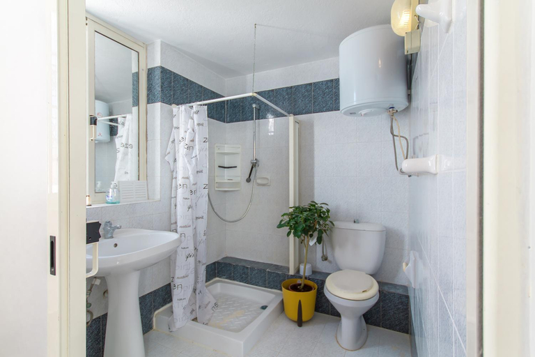 Bathroom 2, Swieqi Stay with shared facilities 107