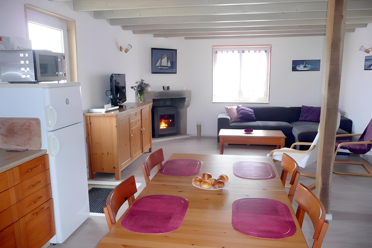 Others 4, Holiday Home in Cleder near Amiets Beach, Finistère