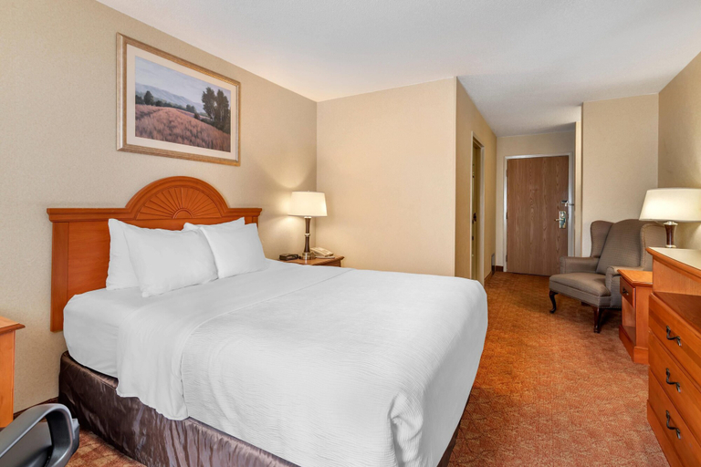 Bedroom 2, Quality Inn at Bangor Mall, Penobscot