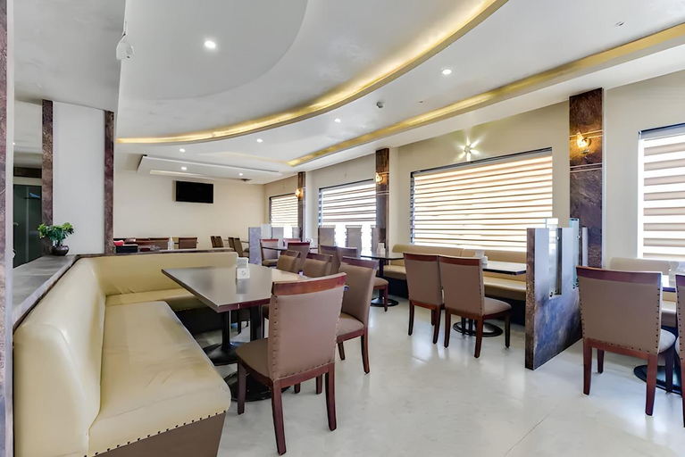 Food & Drinks 3, Hotel Grand Heritage, Daman