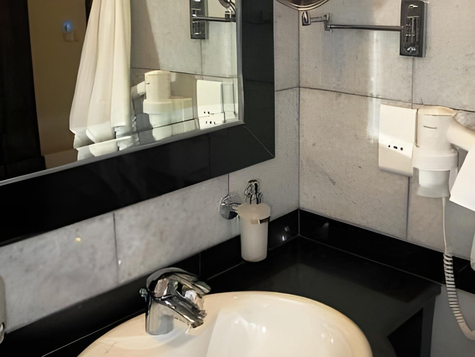 Bathroom 4, Iliovasilema, South Aegean