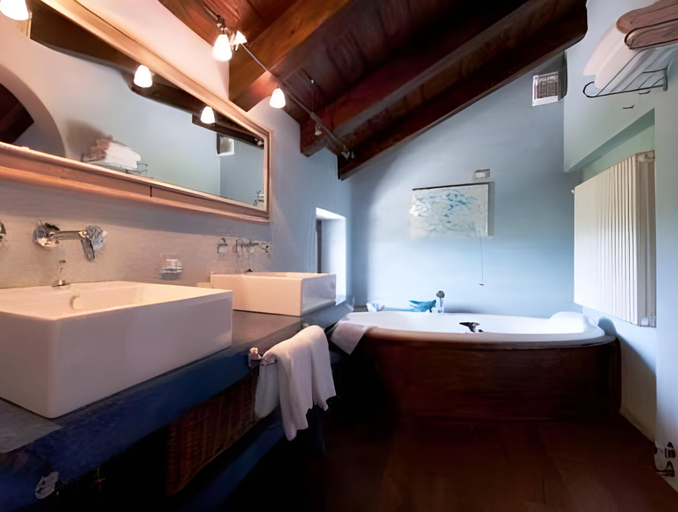 Bathroom 5, Tenuta La Cascinetta, Torino
