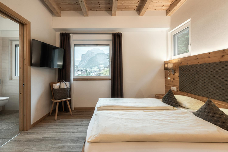 Bedroom 3, Hotel La Pineta, Bolzano