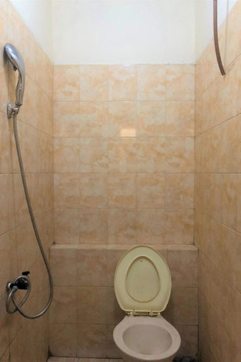 Bathroom 5, Guest House Idola Palopo, Palopo