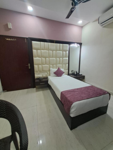 Bedroom 5, BAJAJ'S KARWAN INN, Bastar