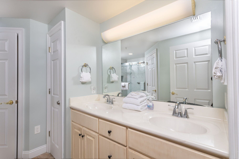 Bathroom 3, Wondrous Oceanfront Condo with Free Poolside WiFi - Unit 1105 by RedAwning, Bay