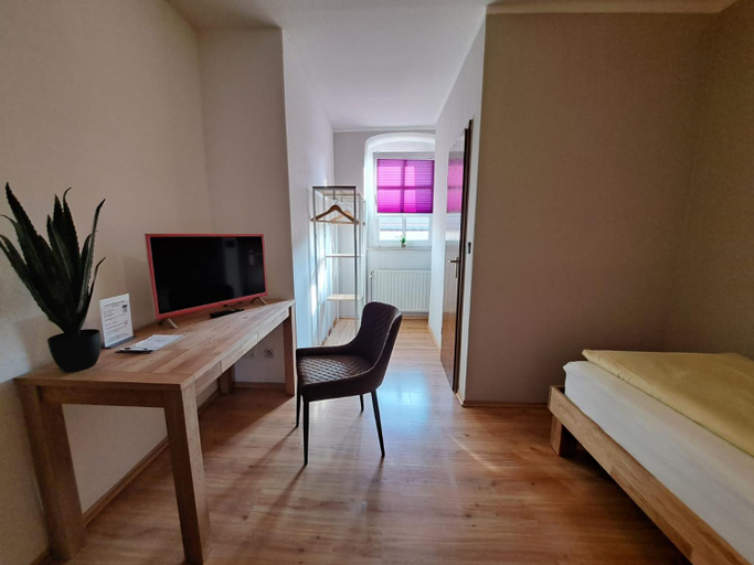 Bedroom 4, Hotel zum Hirsch, Altenburger Land