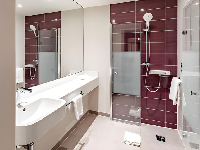 Bathroom 5, Premier Inn Heilbronn City Centre, Heilbronn