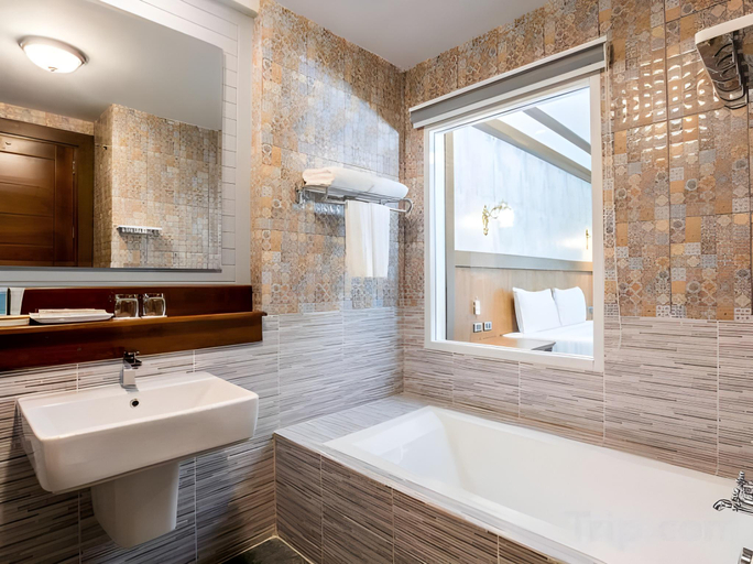 Bathroom 2, Le Erawan Phang Nga Hotel, Muang Phangnga