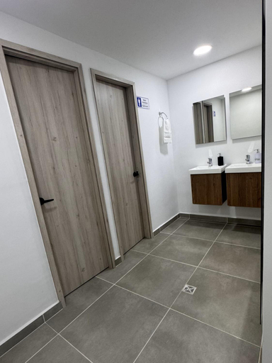 Bathroom 3, Vida Hostel, Medellín