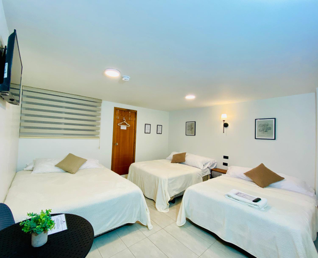 Bedroom 2, Hotel Bombay, Baños