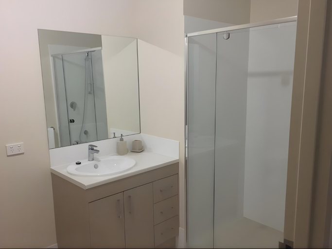 Bathroom 3, Hume Serviced Apartments, Adelaide
