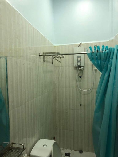 Bathroom, Floozys Hotel, Bar and Grill, Phnom Penh