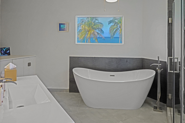 Bathroom 4, Trident Estate 6 Bedroom Estate