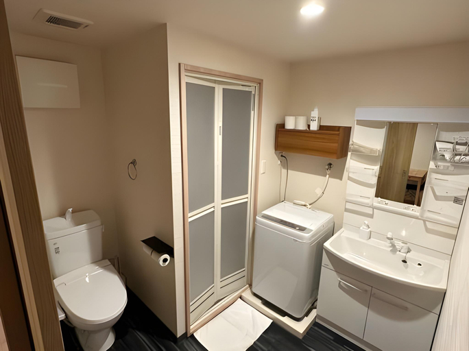 Others 5, guest house shimanouchi, Osaka