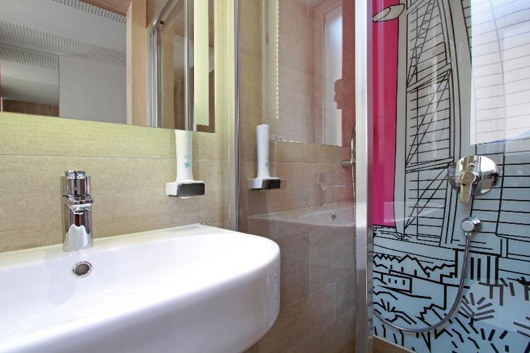 Bathroom 4, Hotel Cosmopolit, Sarajevo
