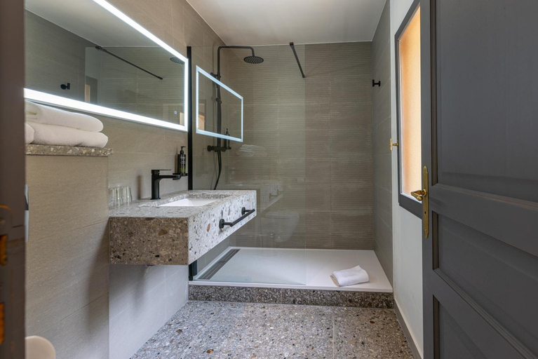 Bathroom 5, Chateau de Sanse, Gironde