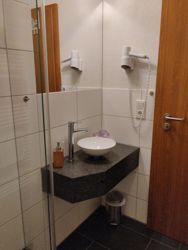 Bathroom 3, Hotel & Restaurant Bruhler Hof, Bernkastel-Wittlich