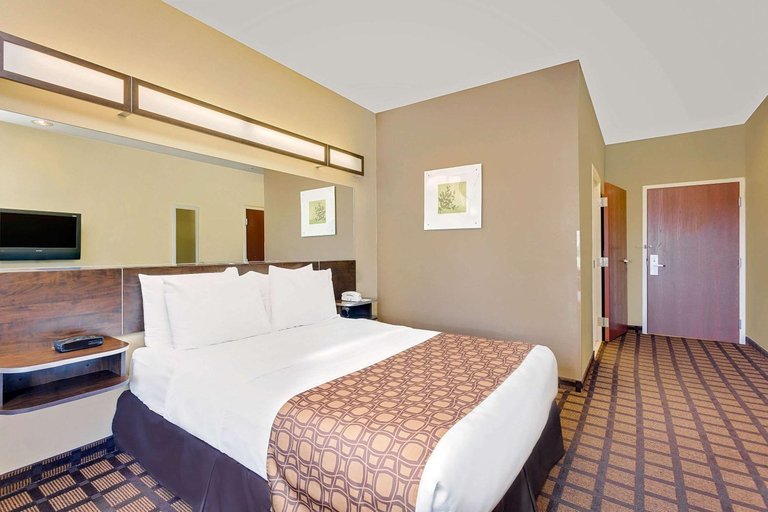Bedroom 2, Microtel by Wyndham Perry National Fairground Area I-75, Houston
