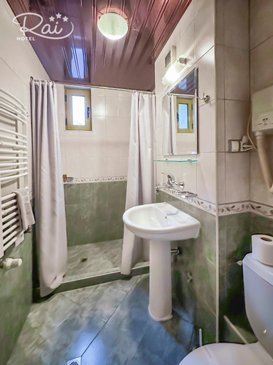 Bathroom 3, Hotel Rai, Stolichna